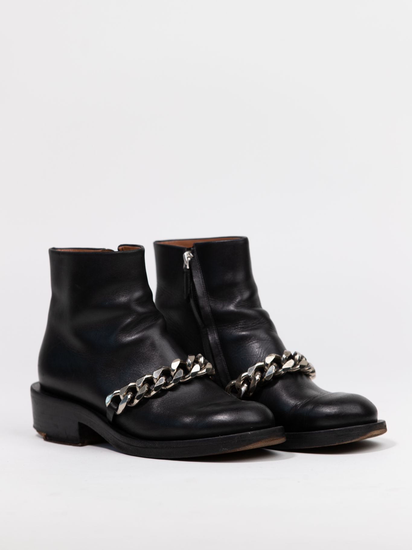 'Laura' chain detail boots